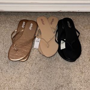 3 Pairs of Aerie Flip Flops